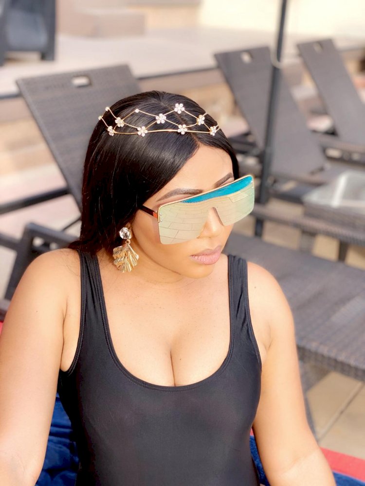 GIST: SYNDY EMADE STUNS HER FANS WITH RECENT POOL PHOTOS