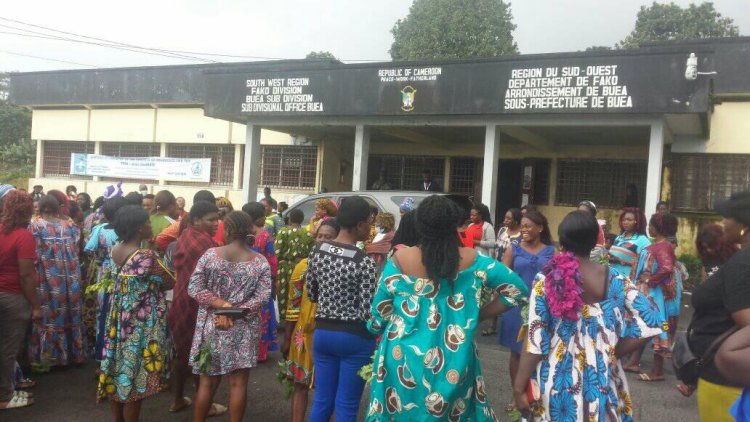 BUEA: HUNDREDS OF WOMEN PROTEST PROLONGED BLACKOUT